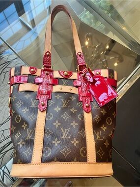 Louis Vuitton Monogram Rubis Neo bucket bag